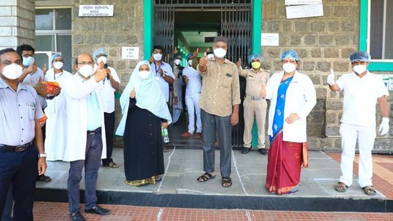 ಮೊನ್ನೇ 3, ಇಂದು 2: ಬಳ್ಳಾರಿ ಜಿಲ್ಲಾಸ್ಪತ್ರೆಯಲ್ಲಿ ಹಬ್ಬದ ವಾತಾವರಣ..! ಮೊನ್ನೇ 3, ಇಂದು 2: ಬಳ್ಳಾರಿ ಜಿಲ್ಲಾಸ್ಪತ್ರೆಯಲ್ಲಿ ಹಬ್ಬದ ವಾತಾವರಣ..!