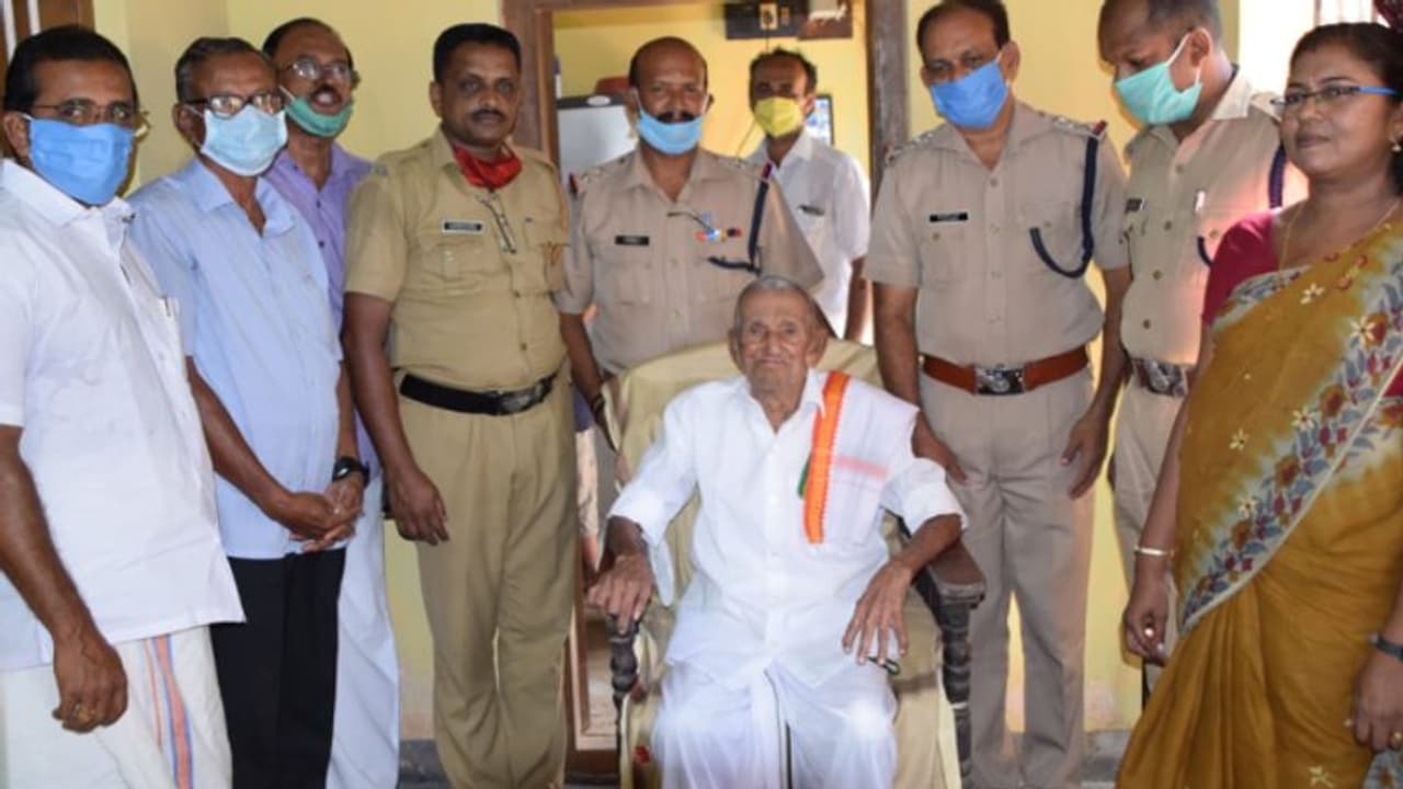 ദുരിതാശ്വാസ നിധിയിലേക്ക് പെൻഷന്‍തുക കൈമാറി 102 വയസുള്ള സ്വാതന്ത്ര്യ സമര സേനാനി