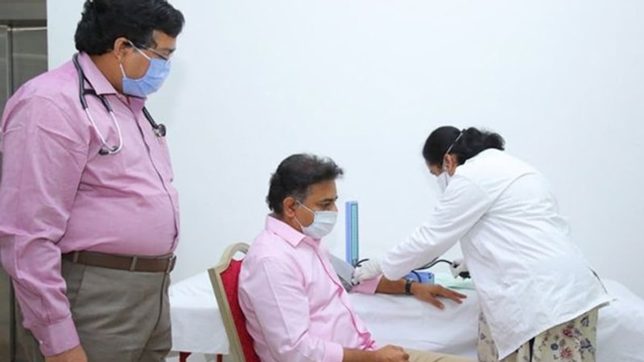 తలసేమియా రోగుల కోసం రక్తదానం చేసిన కేటీఆర్, కార్యకర్లకు పిలుపు