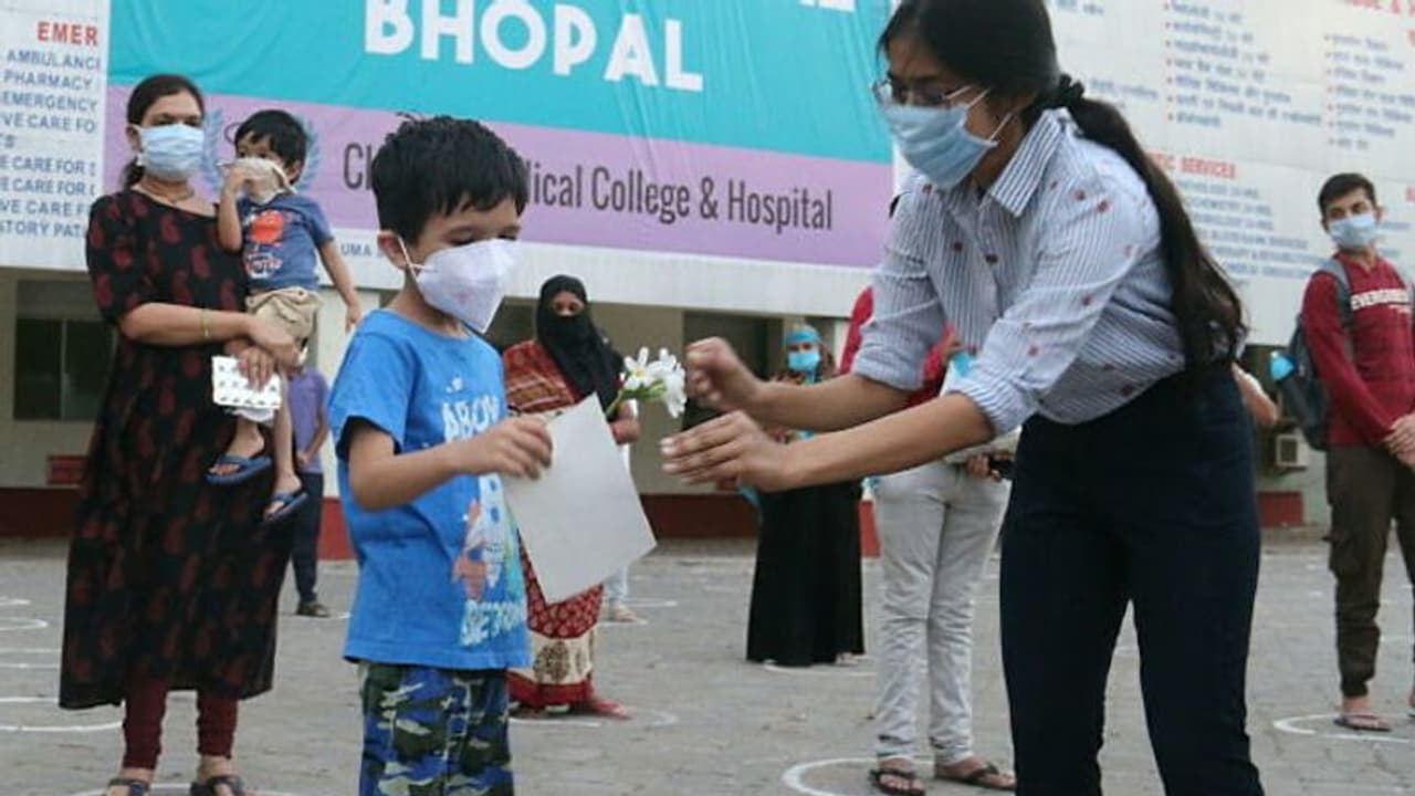 బెంగళూరులో కరోనా టెర్రర్: 11 రోజుల్లో 543 పిల్లలకు పాజిటివ్.. సీఎం అత్యవసర సమావేశం బెంగళూరులో కరోనా టెర్రర్: 11 రోజుల్లో 543 పిల్లలకు పాజిటివ్.. సీఎం అత్యవసర సమావేశం