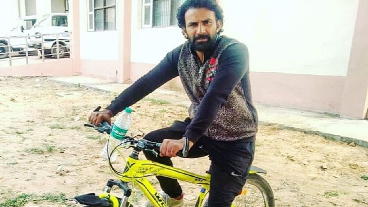 1400 KM साइकिल चलाकर बीमार मां से मिलने पहुंचा बेटा, बोला नहीं देख पाता तो पता नहीं क्या होता 1400 KM साइकिल चलाकर बीमार मां से मिलने पहुंचा बेटा, बोला नहीं देख पाता तो पता नहीं क्या होता