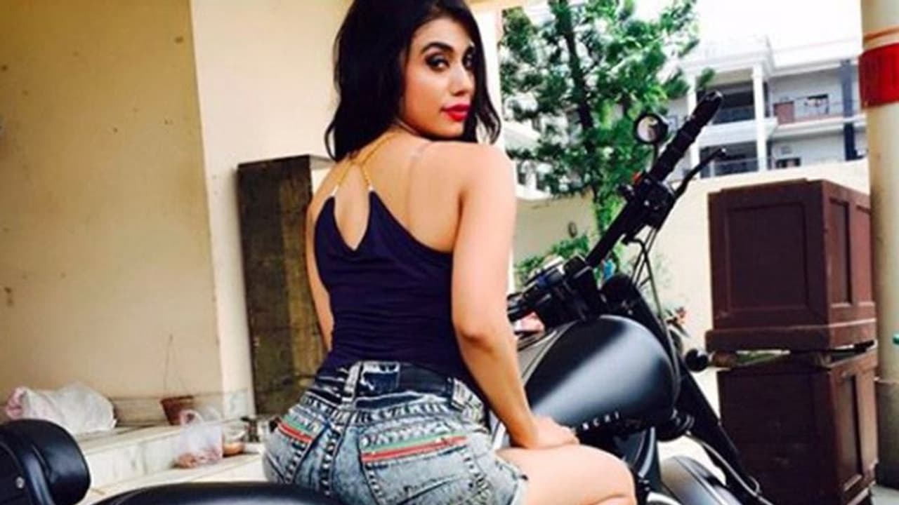 নুসরতের পর 'Baby Bump' নিয়ে ছবিতে হট পোজ শ্রাবন্তীর, দীর্ঘদিন পর শীঘ্রই মা হচ্ছেন নায়িকা নুসরতের পর 'Baby Bump' নিয়ে ছবিতে হট পোজ শ্রাবন্তীর, দীর্ঘদিন পর শীঘ্রই মা হচ্ছেন নায়িকা