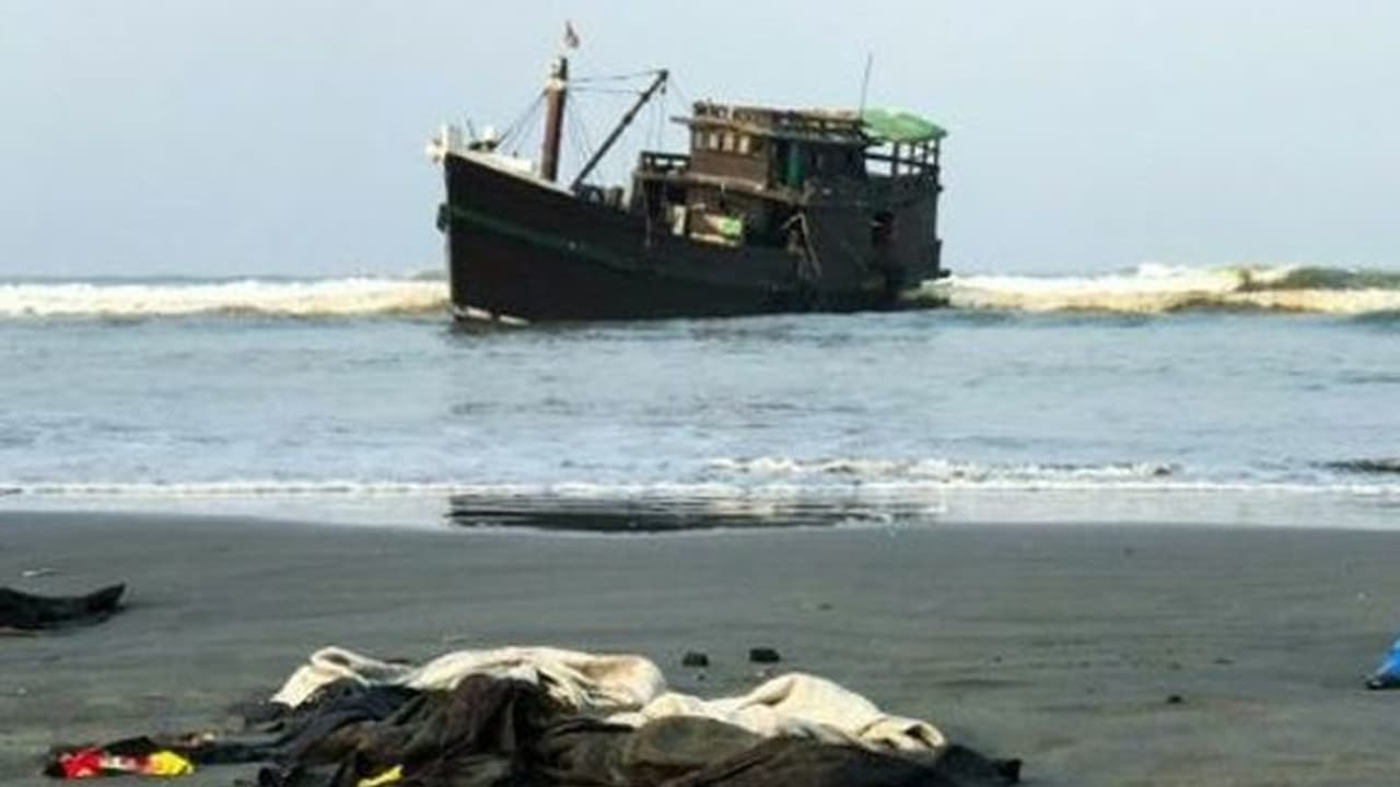 ജീവൻ നിലനിർത്താൻ കുടിച്ചത് കടൽവെള്ളം, ഇരുപതിലേറെപ്പേര് മരിച്ചു, തീരാത്ത ദുരിതംപേറി റോഹിഗ്യംൻ അഭയാർത്ഥികൾ ജീവൻ നിലനിർത്താൻ കുടിച്ചത് കടൽവെള്ളം, ഇരുപതിലേറെപ്പേര് മരിച്ചു, തീരാത്ത ദുരിതംപേറി റോഹിഗ്യംൻ അഭയാർത്ഥികൾ