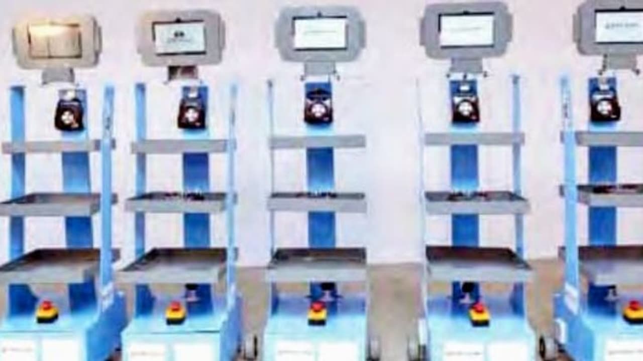 இந்தியர்கள் அறிவு எப்படியெல்லாம் உதவுது பாருங்க..!! டாக்டர்கள் நர்ஸ்களை பாதுகாக்க செவிலி ரோபோ..!!