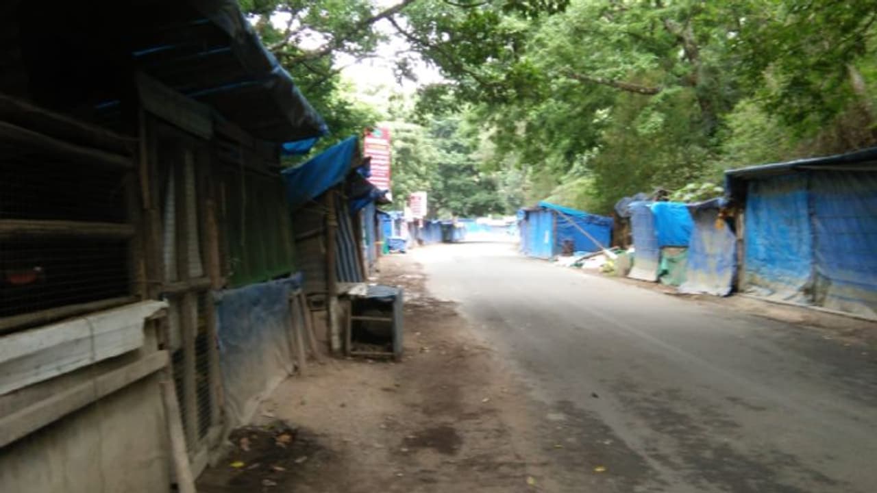 ലോക്ക്ഡൗണില് നിശ്ചലമായി മൂന്നാറിലെ വഴിയോരക്കച്ചവടക്കാര് ലോക്ക്ഡൗണില് നിശ്ചലമായി മൂന്നാറിലെ വഴിയോരക്കച്ചവടക്കാര്