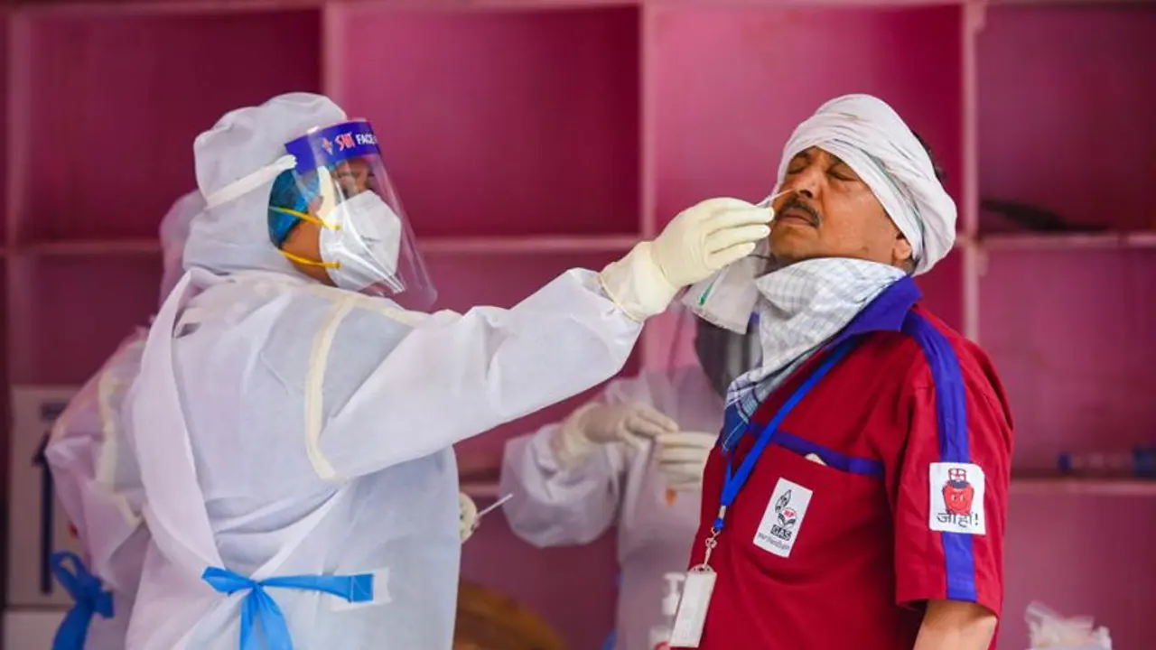 Mumbai cops aged above 55 asked to stay home, as 3 policemen above 50 die of coronavirus Mumbai cops aged above 55 asked to stay home, as 3 policemen above 50 die of coronavirus