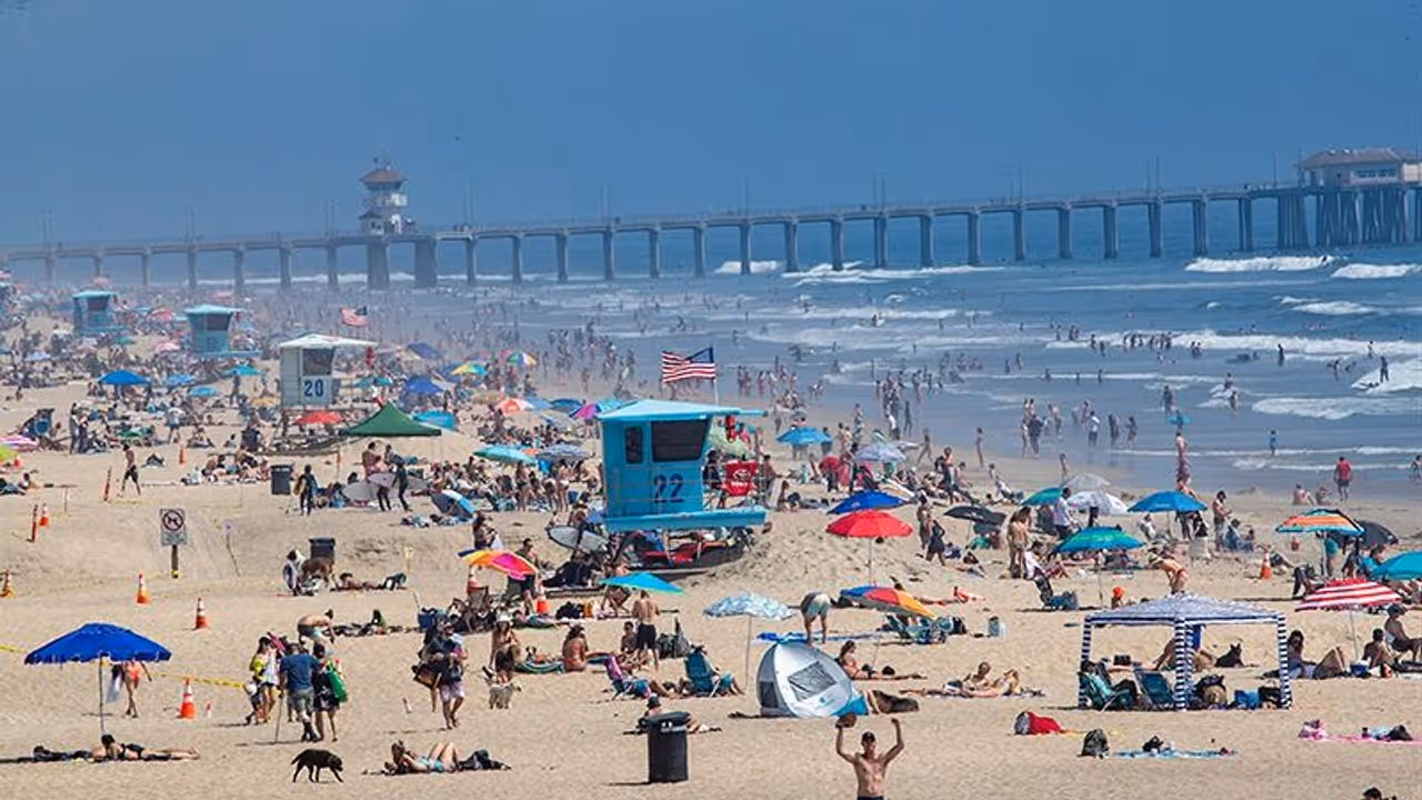 ಯುವಕರು ರಾತ್ರಿ ಇಲ್ಲಿ ಬೀಚ್ ಪಾರ್ಟಿ ಮಾಡ್ಬಾರ್ದಂತ ಸ್ಪೀಕರಲ್ಲಿ ಶಾಸ್ತ್ರೀಯ ಸಂಗೀತ ಹಾಕಿಸೋ ಪೋಲೀಸ್ರು! ಯುವಕರು ರಾತ್ರಿ ಇಲ್ಲಿ ಬೀಚ್ ಪಾರ್ಟಿ ಮಾಡ್ಬಾರ್ದಂತ ಸ್ಪೀಕರಲ್ಲಿ ಶಾಸ್ತ್ರೀಯ ಸಂಗೀತ ಹಾಕಿಸೋ ಪೋಲೀಸ್ರು!