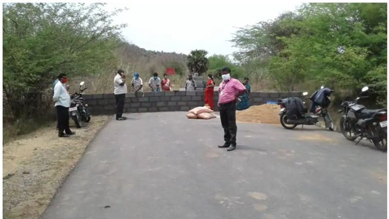 ആന്ധ്രപ്രദേശ് അതിര്ത്തിയില് മതില്കെട്ടി തമിഴ്നാട്; ചികിത്സയടക്കം മുടങ്ങുന്ന സാഹചര്യം ആന്ധ്രപ്രദേശ് അതിര്ത്തിയില് മതില്കെട്ടി തമിഴ്നാട്; ചികിത്സയടക്കം മുടങ്ങുന്ന സാഹചര്യം