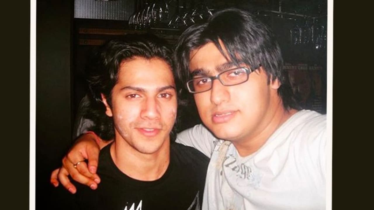 "এরা যদি হিরো হয়, তাহলে তো আমরাও সুপারস্টার", ভাইরাল ছবিতে বরুণ অর্জুনকে আক্রমণ নিন্দুকদের "এরা যদি হিরো হয়, তাহলে তো আমরাও সুপারস্টার", ভাইরাল ছবিতে বরুণ অর্জুনকে আক্রমণ নিন্দুকদের