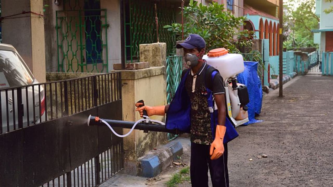 রাজ্যের ১০ টি জেলা এখনও রয়েছে করোনার রেড জোনে, একনজরে চোখ বুলিয়ে নিন আপনি রয়েছেন কোথায় রাজ্যের ১০ টি জেলা এখনও রয়েছে করোনার রেড জোনে, একনজরে চোখ বুলিয়ে নিন আপনি রয়েছেন কোথায়