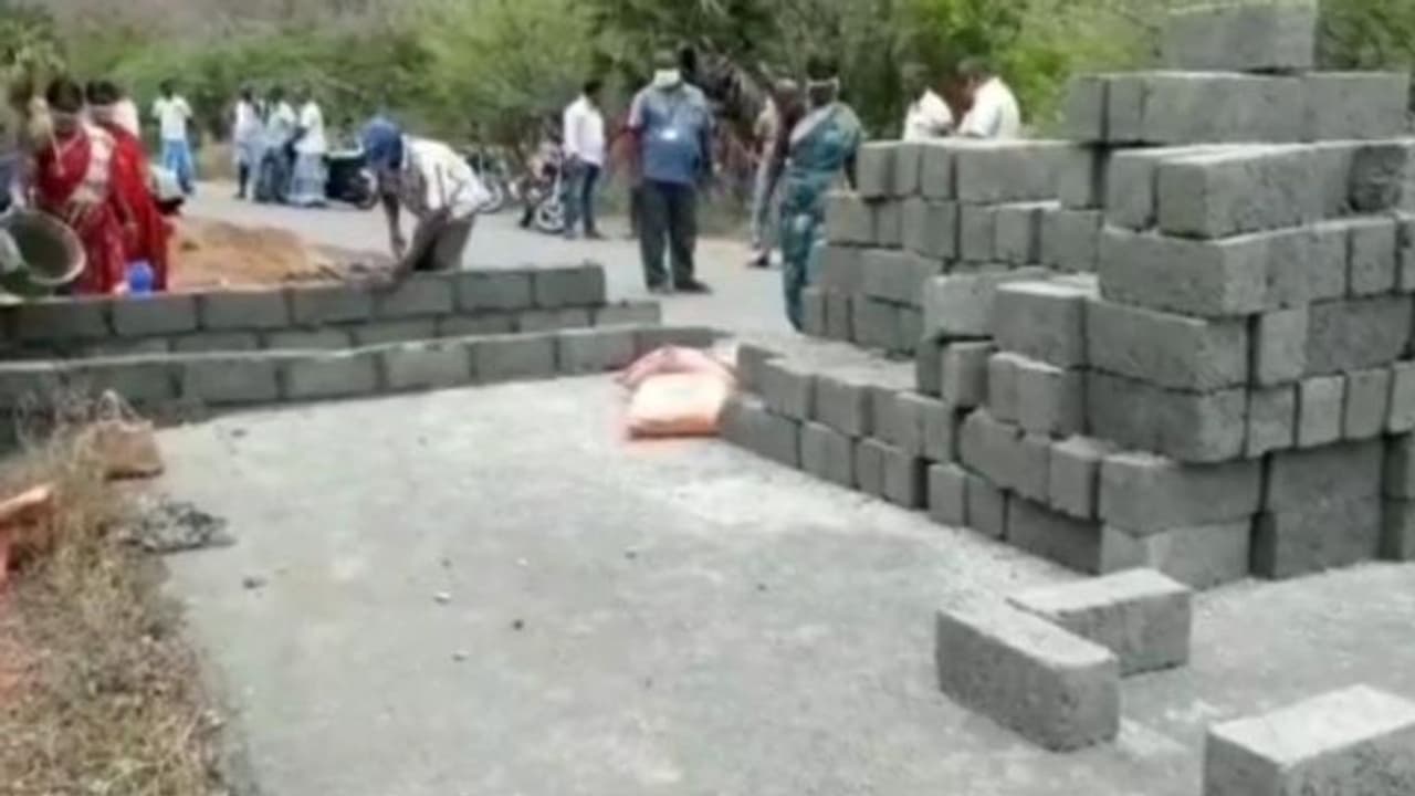 अवैध तरीके से दूसरे राज्य से ना आएं लोग, इसलिए बॉर्डर पर दीवार बना रहा ये राज्य अवैध तरीके से दूसरे राज्य से ना आएं लोग, इसलिए बॉर्डर पर दीवार बना रहा ये राज्य