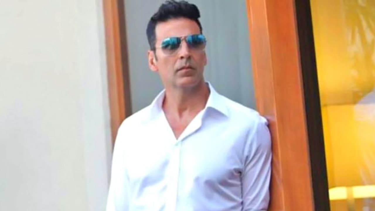 ரியல் ஹீரோ... முதலில் 28 கோடி..! இப்போது 2 கோடி நிதி உதவியை அள்ளிக்கொடுக்கும் அக்ஷய் குமார்! ரியல் ஹீரோ... முதலில் 28 கோடி..! இப்போது 2 கோடி நிதி உதவியை அள்ளிக்கொடுக்கும் அக்ஷய் குமார்!