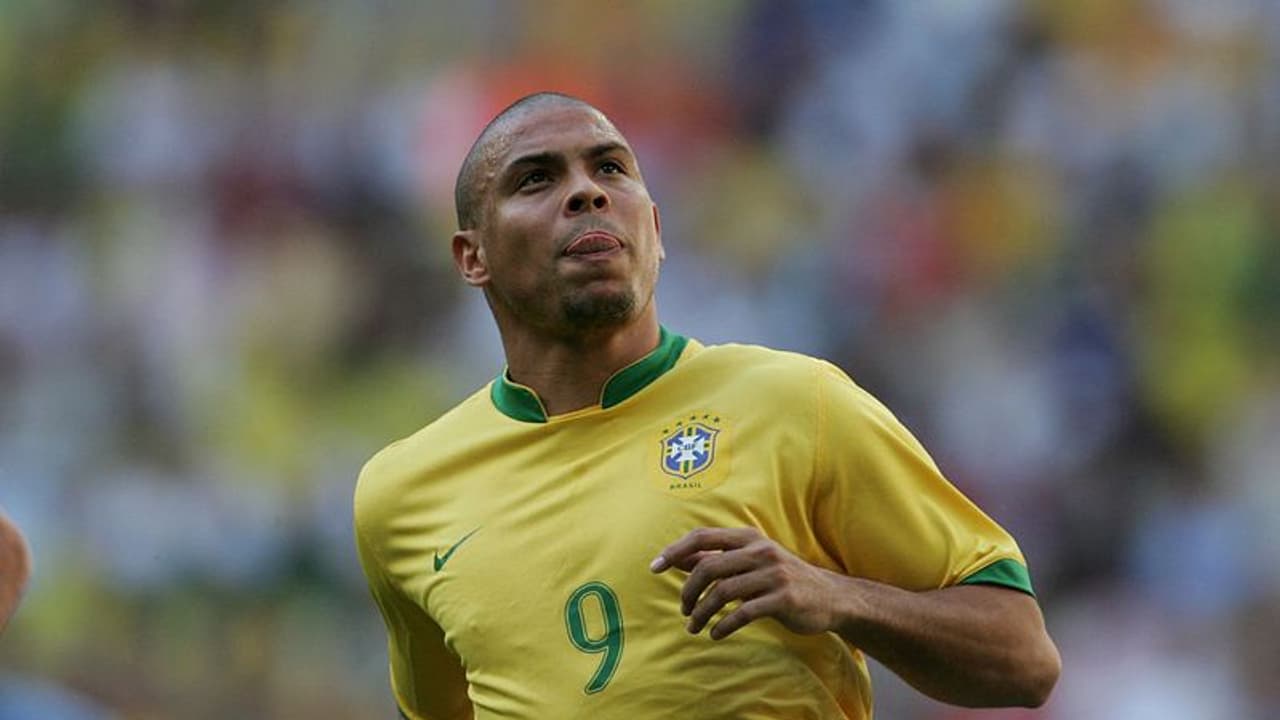 ലോകത്തിലെ ഏറ്റവും മികച്ച അഞ്ച് ഫുട്ബോള് താരങ്ങളെ തെരഞ്ഞെടുത്ത് റൊണാള്ഡോ ലോകത്തിലെ ഏറ്റവും മികച്ച അഞ്ച് ഫുട്ബോള് താരങ്ങളെ തെരഞ്ഞെടുത്ത് റൊണാള്ഡോ