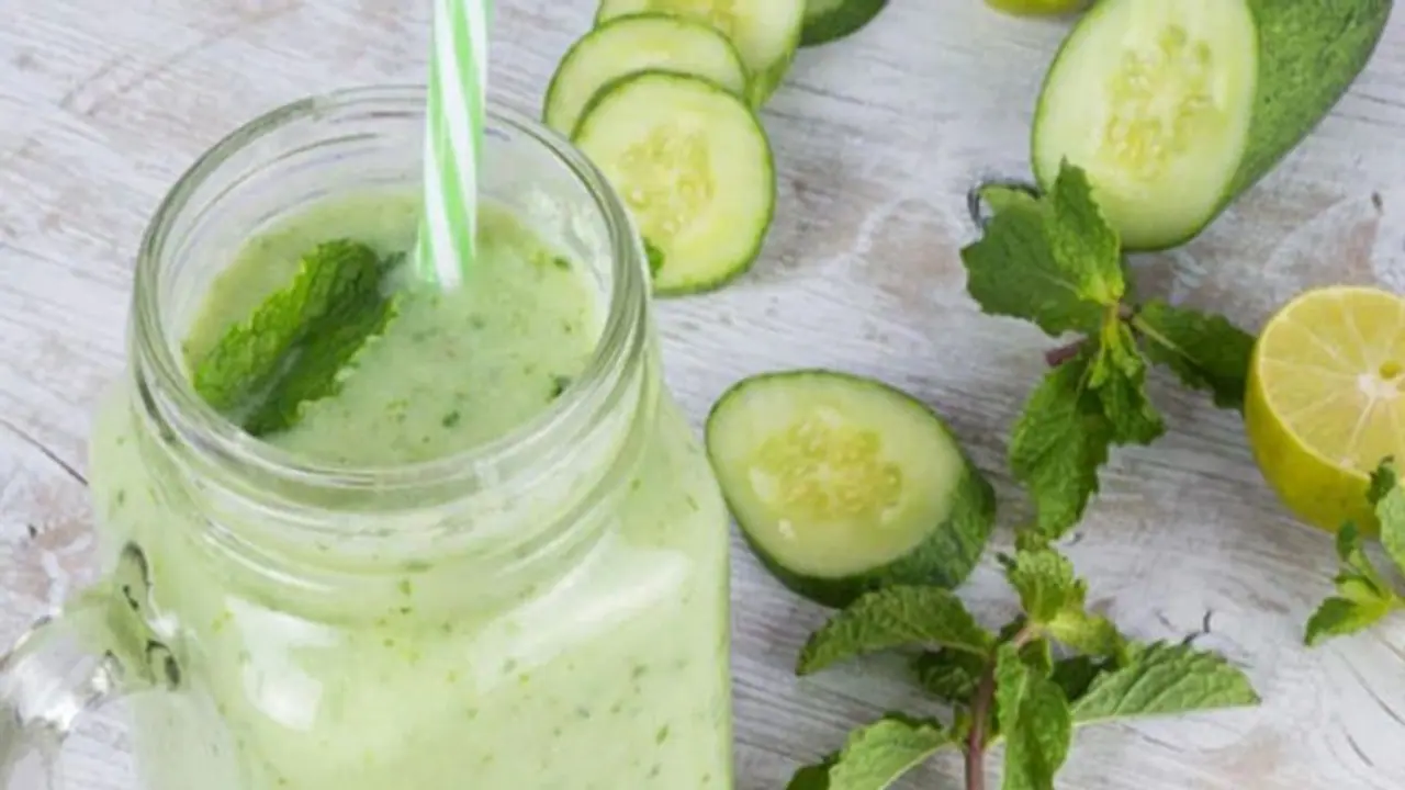 വേനലിലെ 'സ്കിന്' പ്രശ്നങ്ങള് വീട്ടില് പരിഹരിക്കാം; തയ്യാറാക്കാം അല്പം ജ്യൂസ്... വേനലിലെ 'സ്കിന്' പ്രശ്നങ്ങള് വീട്ടില് പരിഹരിക്കാം; തയ്യാറാക്കാം അല്പം ജ്യൂസ്...