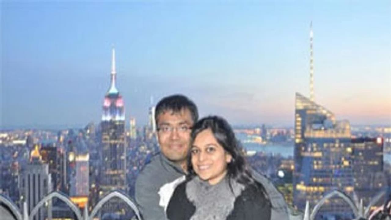 అమెరికాలో దారుణం: భార్యను చంపి ఎన్నారై భర్త ఆత్మహత్య అమెరికాలో దారుణం: భార్యను చంపి ఎన్నారై భర్త ఆత్మహత్య