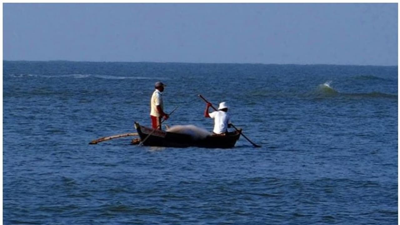 ലോക്ക് ഡൗൺ : ചെന്നൈയിൽ കുടുങ്ങി; നാട്ടിലെത്താൻ കടൽമാർഗം യാത്ര ചെയ്തത് 1100 കിലോമീറ്റർ ലോക്ക് ഡൗൺ : ചെന്നൈയിൽ കുടുങ്ങി; നാട്ടിലെത്താൻ കടൽമാർഗം യാത്ര ചെയ്തത് 1100 കിലോമീറ്റർ