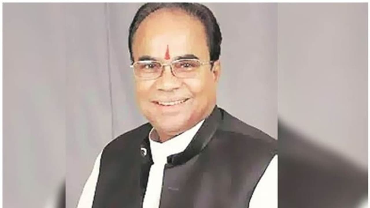 ముస్లింల దగ్గర కూరగాయలు కొనొద్దు: ఎమ్మెల్యే సంచలన కామెంట్స్ ముస్లింల దగ్గర కూరగాయలు కొనొద్దు: ఎమ్మెల్యే సంచలన కామెంట్స్