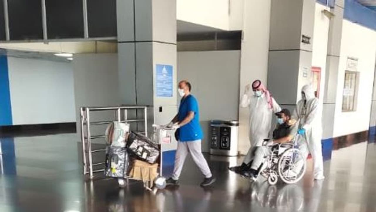 వైద్యశాఖ ఉద్యోగికి కరోనా పాజిటివ్... మిగతా సిబ్బందికీ పరీక్షలు