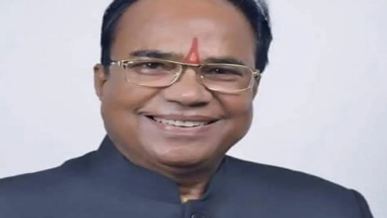 BJP विधायक का विवादित बयान, 'कोई भी मुसलमान के यहां से सब्जियां ना खरीदे...' BJP विधायक का विवादित बयान, 'कोई भी मुसलमान के यहां से सब्जियां ना खरीदे...'