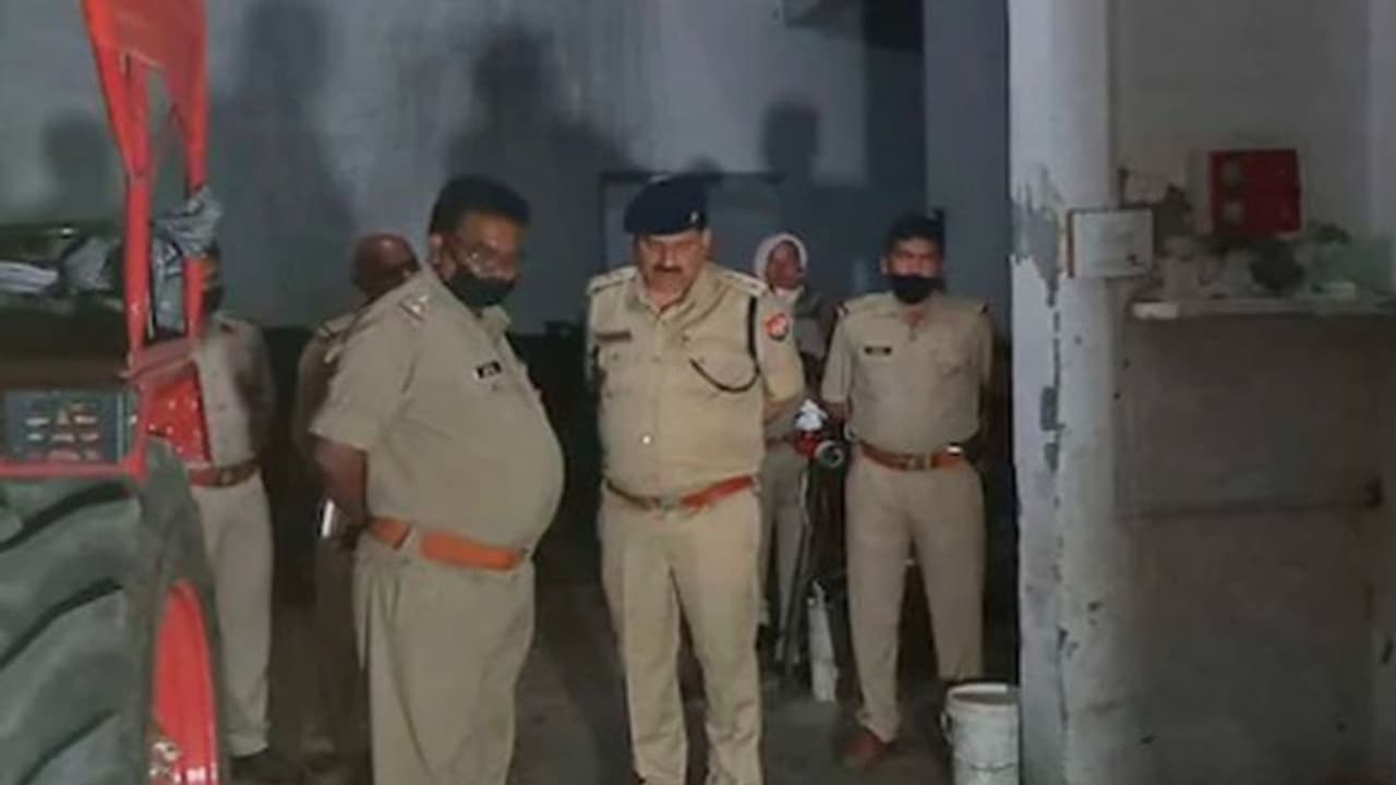 प्रेमिका से मिलने उसके घर पहुंचा था प्रेमी, लोगों ने पीट कर मारा डाला प्रेमिका से मिलने उसके घर पहुंचा था प्रेमी, लोगों ने पीट कर मारा डाला