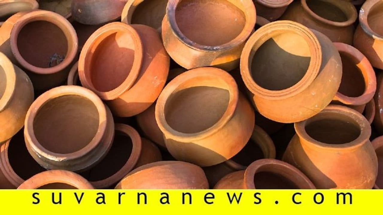 ಆಗ ವರುಣ, ಈಗ ಕೊರೋನಾ: ಬಡ ಕುಂಬಾರರ ಕಣ್ಣೀರ ಕಥೆ ಆಗ ವರುಣ, ಈಗ ಕೊರೋನಾ: ಬಡ ಕುಂಬಾರರ ಕಣ್ಣೀರ ಕಥೆ