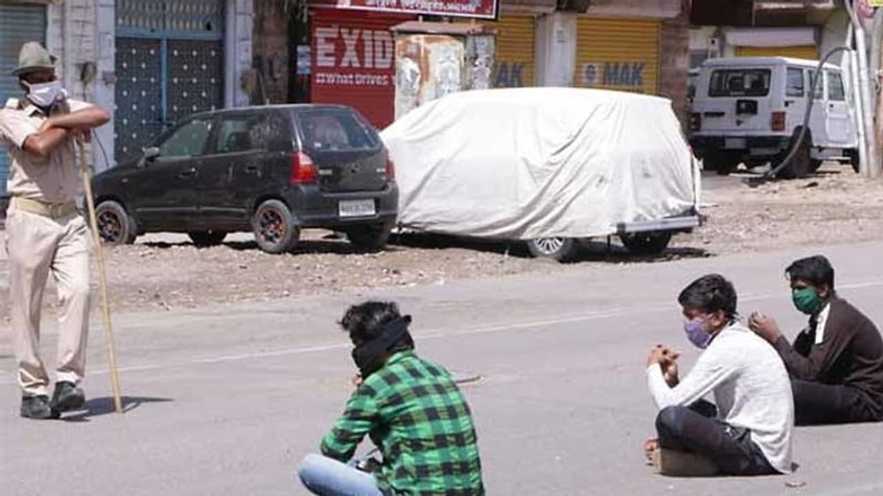 मुंबई में संक्रमितों की संख्या पहुंची 55 सौ पार, धारावी में संख्या पहुंची तीन से करीब मुंबई में संक्रमितों की संख्या पहुंची 55 सौ पार, धारावी में संख्या पहुंची तीन से करीब