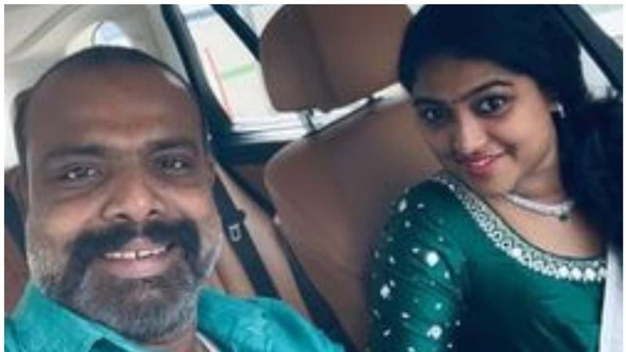 സ്റ്റാറ്റസ് മാറ്റി; ചെമ്പൻ വിനോദ് ജോസ് വിവാഹിതനായി സ്റ്റാറ്റസ് മാറ്റി; ചെമ്പൻ വിനോദ് ജോസ് വിവാഹിതനായി