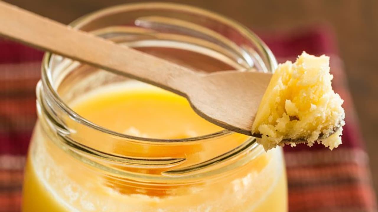 നെയ്യ് കഴിച്ചാൽ പ്രതിരോധശേഷി വർധിപ്പിക്കാം; അറിയാം മറ്റ് ഗുണങ്ങൾ നെയ്യ് കഴിച്ചാൽ പ്രതിരോധശേഷി വർധിപ്പിക്കാം; അറിയാം മറ്റ് ഗുണങ്ങൾ