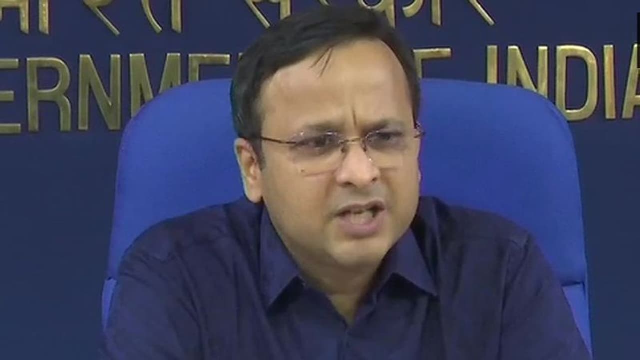 ప్లాస్మా థెరపీ ప్రయోగమే, అధికారిక చికిత్స కాదు: కేంద్ర ఆరోగ్య శాఖ ప్లాస్మా థెరపీ ప్రయోగమే, అధికారిక చికిత్స కాదు: కేంద్ర ఆరోగ్య శాఖ