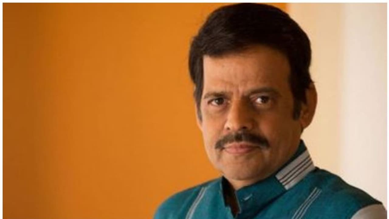 കണ്ണാടിയിലെ പ്രതിരൂപം ആക്രമിക്കാൻ വരുന്നപോലെ!; പാട്ടുപാടി മറികടക്കാൻ ബാലചന്ദ്ര മേനോൻ