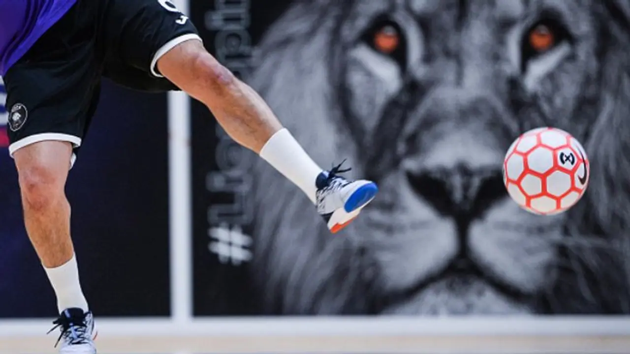 মহামারীর পর 'ফুটসল' দিয়ে ভারতে ফিরতে চলেছে ফুটবল মহামারীর পর 'ফুটসল' দিয়ে ভারতে ফিরতে চলেছে ফুটবল