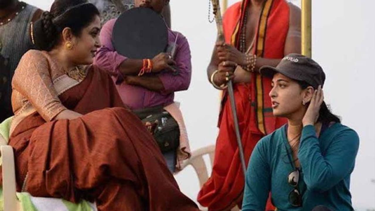 'बाहुबली' की शिवगामी की कार से मिला शराब का जखीरा 'बाहुबली' की शिवगामी की कार से मिला शराब का जखीरा