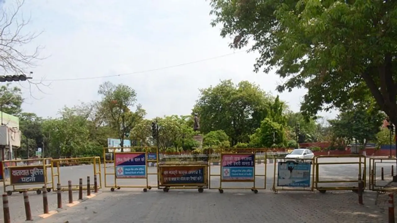 4 அதிகாரிகளுக்கு கொரோனா தொற்றால் அதிர்ச்சி... அதிரடியாக மூடப்பட்ட தலைமை செயலகம்..! 4 அதிகாரிகளுக்கு கொரோனா தொற்றால் அதிர்ச்சி... அதிரடியாக மூடப்பட்ட தலைமை செயலகம்..!