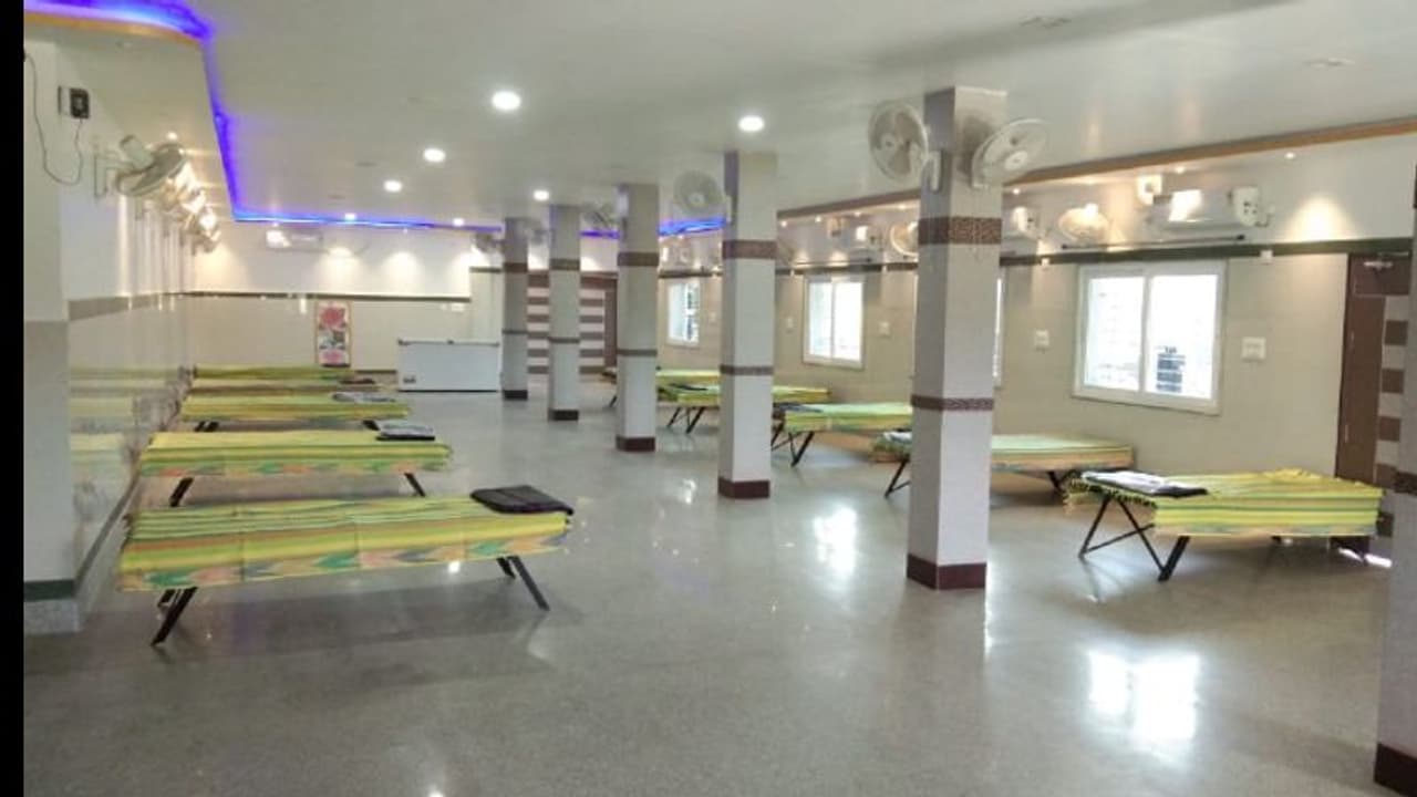 പ്രവാസികളുടെ മടക്കം: പണം ഈടാക്കി സ്വകാര്യ ക്വാറന്‍റൈൻ കേന്ദ്രം അനുവദിക്കുന്നതിൽ അനിശ്ചിതത്വം