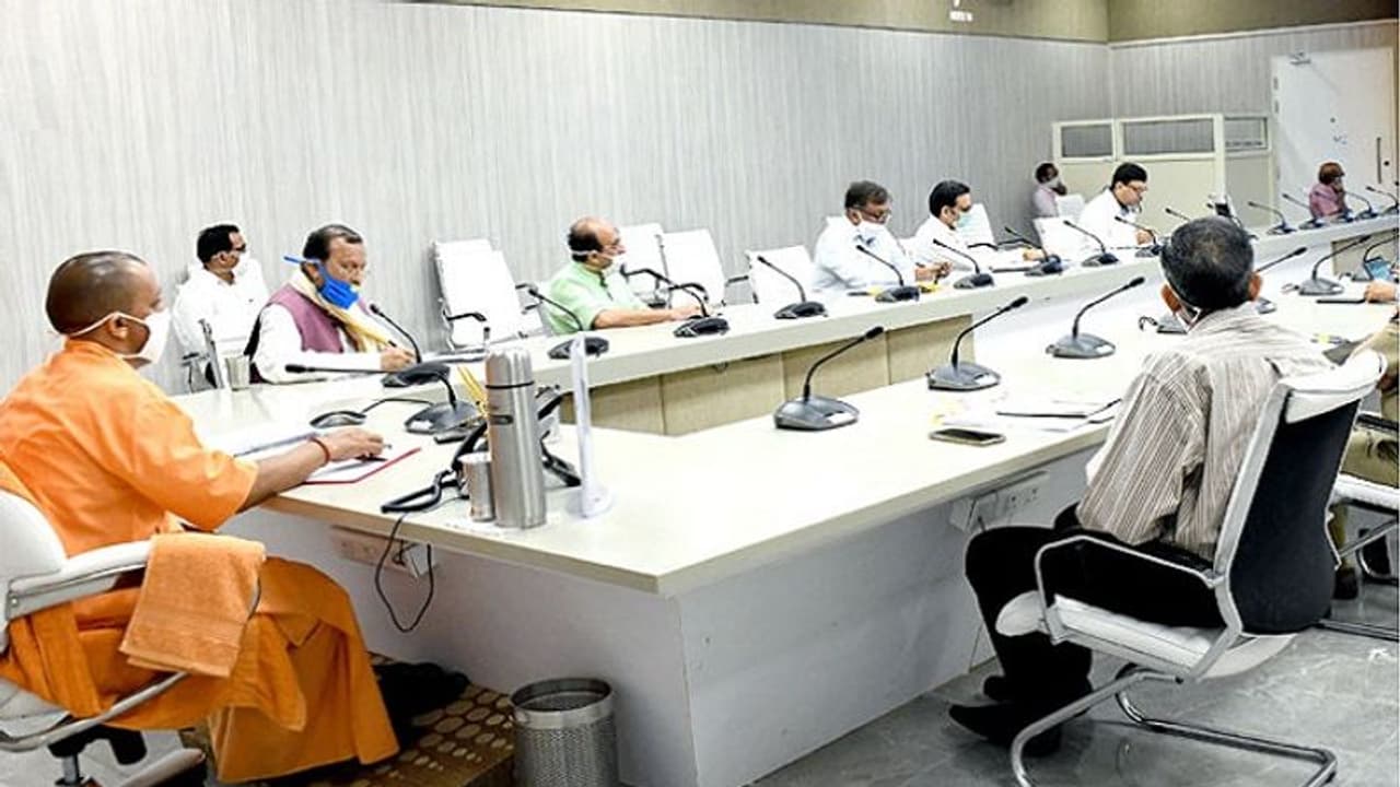 लॉकडाउन 2 के बाद 4 मई से इन क्षेत्रों में खुलेंगी इंडस्ट्रीज, इन शर्तों का करना होगा पालन लॉकडाउन 2 के बाद 4 मई से इन क्षेत्रों में खुलेंगी इंडस्ट्रीज, इन शर्तों का करना होगा पालन