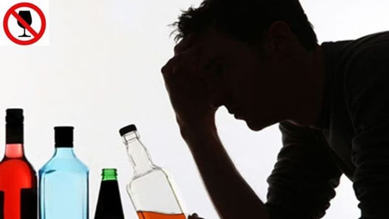 ಮದ್ಯ ಈಗ ಮತ್ತಷ್ಟು ಕಹಿ: ನಷ್ಟ ಭರಿಸಲು ಎಣ್ಣೆ ಮೇಲೆ ಶೇ.70ರಷ್ಟು ಹೆಚ್ಚು ತೆರಿಗೆ! ಮದ್ಯ ಈಗ ಮತ್ತಷ್ಟು ಕಹಿ: ನಷ್ಟ ಭರಿಸಲು ಎಣ್ಣೆ ಮೇಲೆ ಶೇ.70ರಷ್ಟು ಹೆಚ್ಚು ತೆರಿಗೆ!