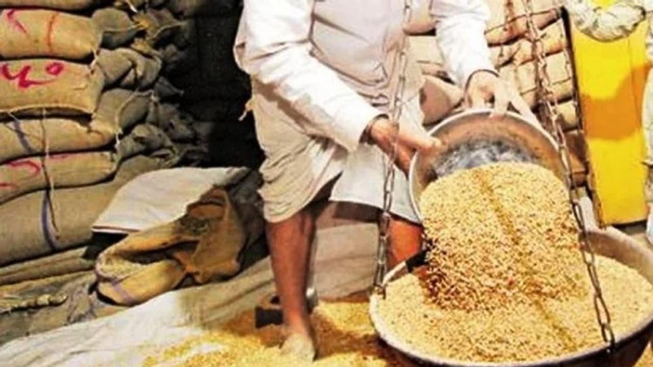 রেশন দুর্নীতিতে রাজ্য়ে গ্রেফতার ১০ রেশন ডিলার শোকজ বেড়ে ৩৫৯, কালোবাজারি রুখতে কড়া পদক্ষেপ নবান্নের