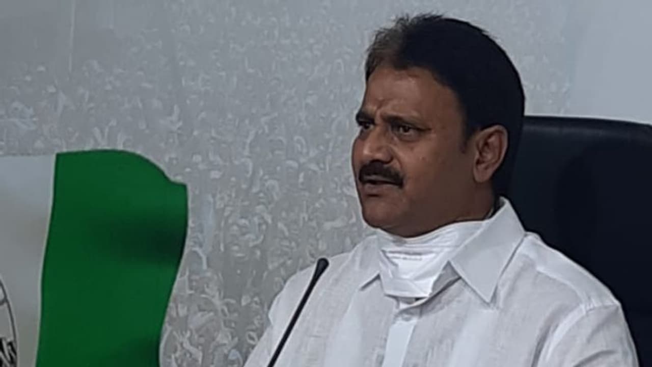 టెస్టులు చేస్తుంటే... కేసులు పెరగడం సహజం: టీడీపీపై మోపిదేవి విసుర్లు టెస్టులు చేస్తుంటే... కేసులు పెరగడం సహజం: టీడీపీపై మోపిదేవి విసుర్లు