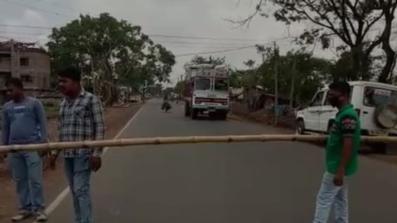 করোনা মোকাবিলায় আগাম সতর্কতা, আরামবাগ শহরের প্রবেশপথে বসল লকগেট