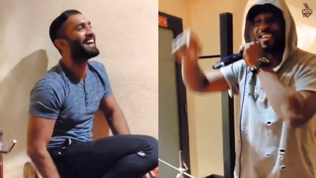 হিন্দি গান গাইছেন রাসেল,তাল দিচ্ছেন কার্তিক, ভাইরাল ভিডিও হিন্দি গান গাইছেন রাসেল,তাল দিচ্ছেন কার্তিক, ভাইরাল ভিডিও