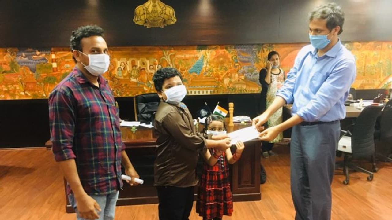 കുരുന്നുകളുടെ കരുതൽ; സൈക്കിള് വാങ്ങാനായി കൂട്ടിവച്ച തുക ദുരിതാശ്വാസ നിധിയിലേക്ക് നല്കി കുരുന്നുകളുടെ കരുതൽ; സൈക്കിള് വാങ്ങാനായി കൂട്ടിവച്ച തുക ദുരിതാശ്വാസ നിധിയിലേക്ക് നല്കി