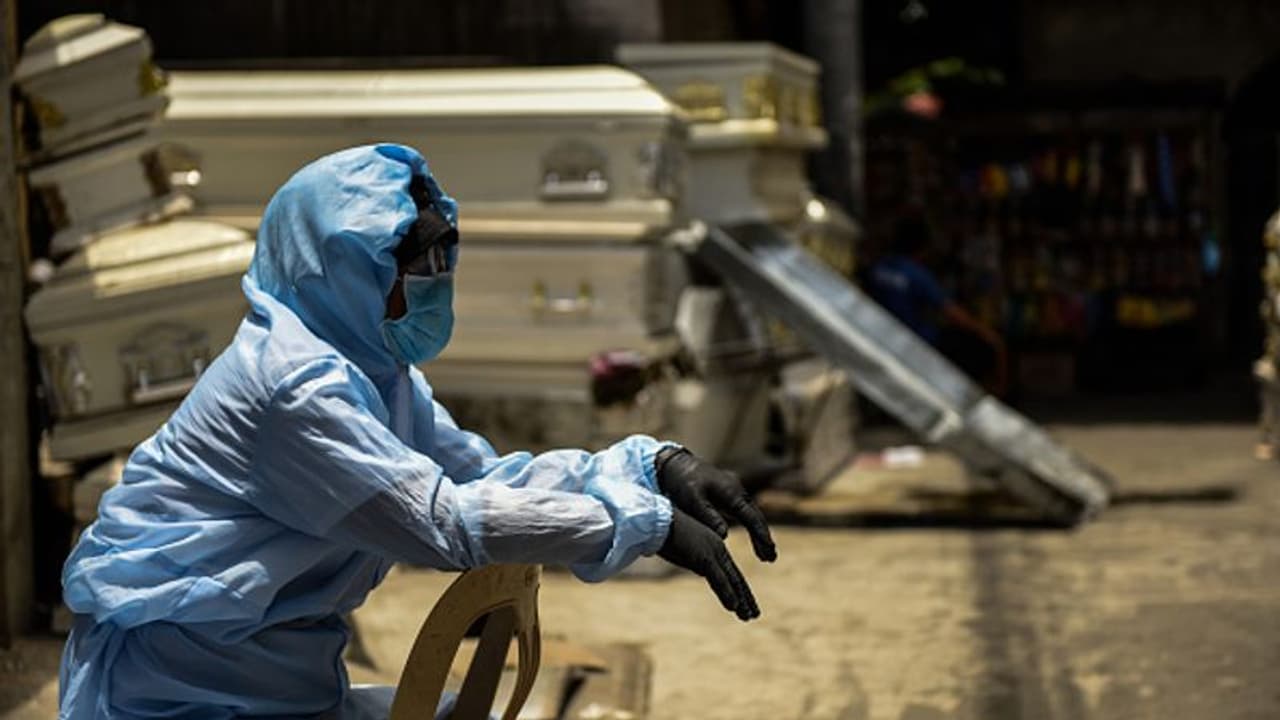 ലോകത്ത് കൊവിഡ് ബാധിതർ 33 ലക്ഷം കടന്നു, അമേരിക്കയിൽ ഒരാഴ്ചക്കിടെ ജോലി നഷ്ടമായത് 38 ലക്ഷം പേർക്ക് ലോകത്ത് കൊവിഡ് ബാധിതർ 33 ലക്ഷം കടന്നു, അമേരിക്കയിൽ ഒരാഴ്ചക്കിടെ ജോലി നഷ്ടമായത് 38 ലക്ഷം പേർക്ക്