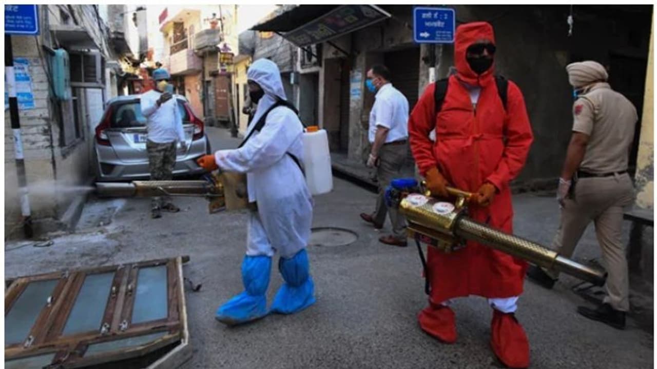 ആന്ധ്രാ ഉപമുഖ്യമന്ത്രിയുടെ പരിചാരകന് കൊവിഡ്; സംസ്ഥാനത്ത് ആകെ കൊവിഡ് ബാധിതർ 1332 ആന്ധ്രാ ഉപമുഖ്യമന്ത്രിയുടെ പരിചാരകന് കൊവിഡ്; സംസ്ഥാനത്ത് ആകെ കൊവിഡ് ബാധിതർ 1332