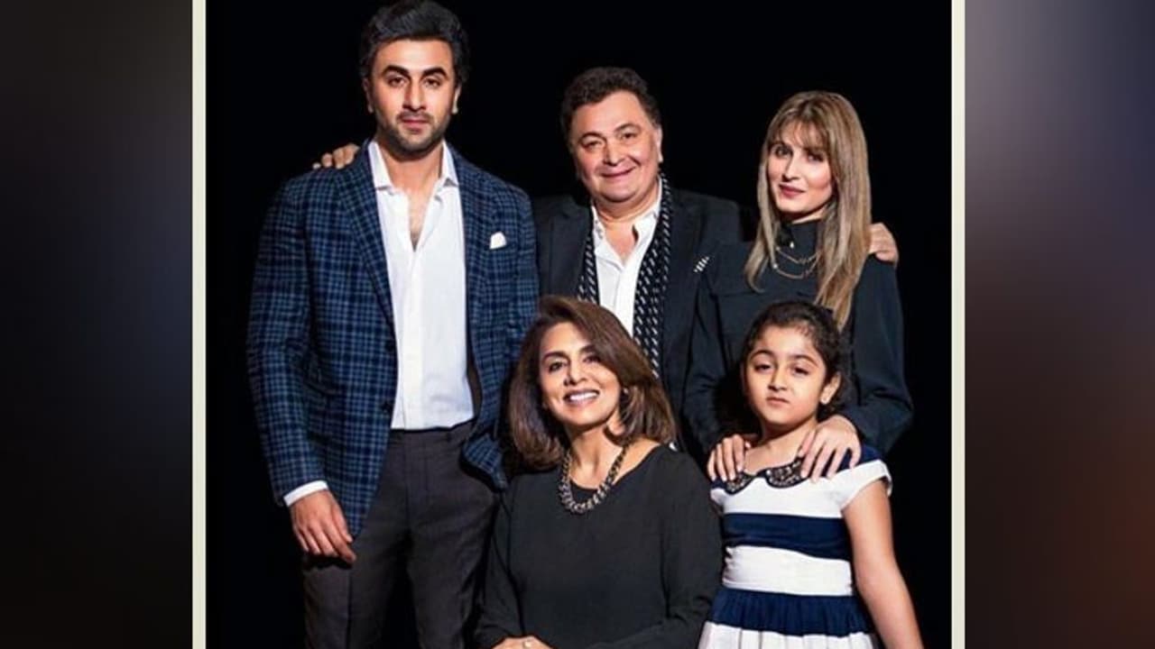 'দয়া করে আইন মেনে চলুন, কোনও জমায়েত নয়', অভিনেতার প্রয়াণে কাপুর পরিবারের বিবৃতি 'দয়া করে আইন মেনে চলুন, কোনও জমায়েত নয়', অভিনেতার প্রয়াণে কাপুর পরিবারের বিবৃতি