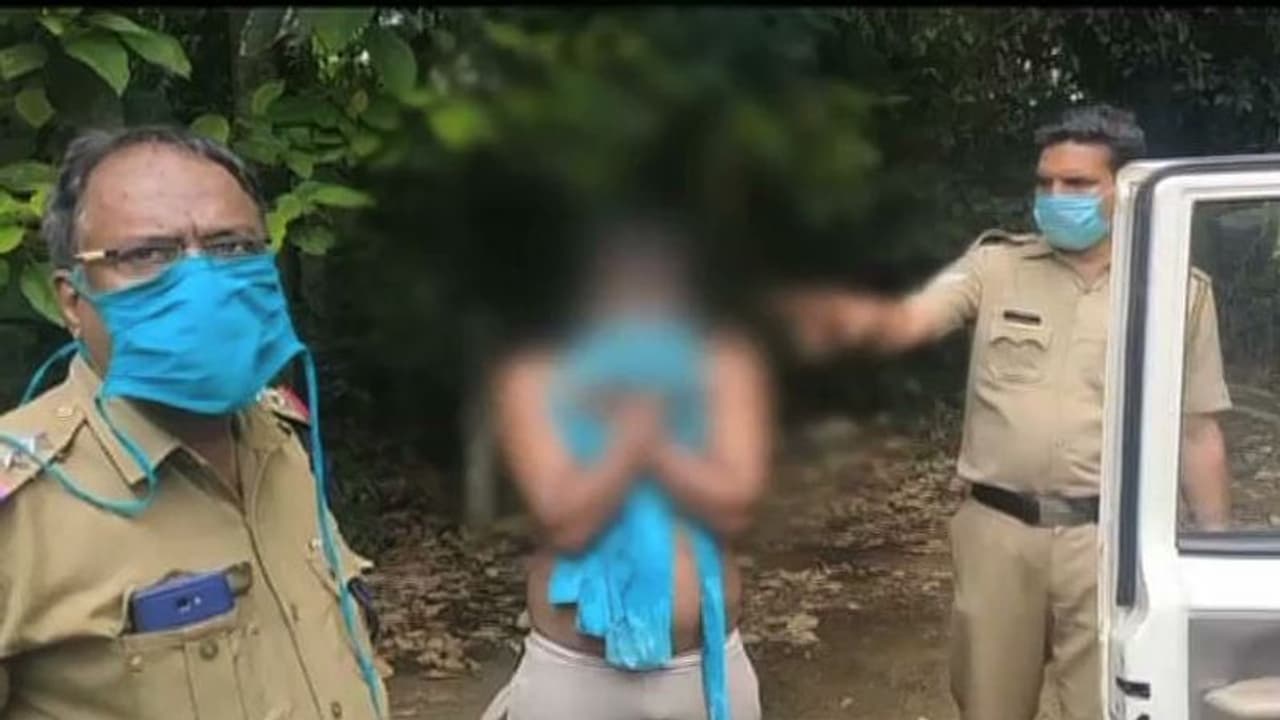 രക്ഷപെടാന് പുഴയിൽ ചാടി മോഷ്ടാക്കള്; നാട്ടുകാരുടെ സഹായത്തോടെ കുടുക്കി പൊലീസ് രക്ഷപെടാന് പുഴയിൽ ചാടി മോഷ്ടാക്കള്; നാട്ടുകാരുടെ സഹായത്തോടെ കുടുക്കി പൊലീസ്