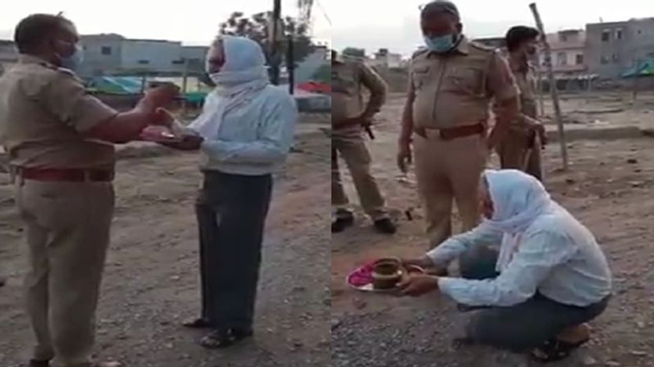 कानपुर पुलिस की इंसानियत को तार तार करने वाली करतूत, मंदिर जा रहे बुजुर्ग से कराया मेंढक चाल कानपुर पुलिस की इंसानियत को तार तार करने वाली करतूत, मंदिर जा रहे बुजुर्ग से कराया मेंढक चाल