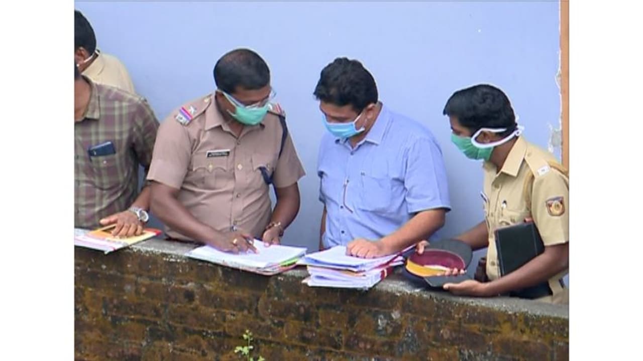 ആലപ്പുഴയിൽ മരിച്ച നിലയിൽ കണ്ടെത്തിയ ദമ്പതികളിൽ ഒരാൾക്ക് കൊവിഡ് സ്ഥിരീകരിച്ചു