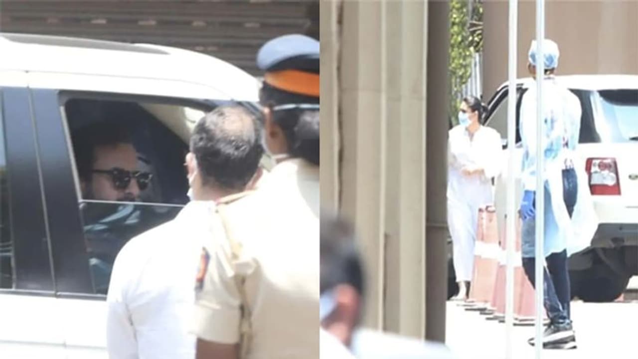 ఆసుపత్రి వద్ద కరీనా కపూర్, సైఫ్.. రణబీర్ ప్రేయసి కూడా.. ఆసుపత్రి వద్ద కరీనా కపూర్, సైఫ్.. రణబీర్ ప్రేయసి కూడా..