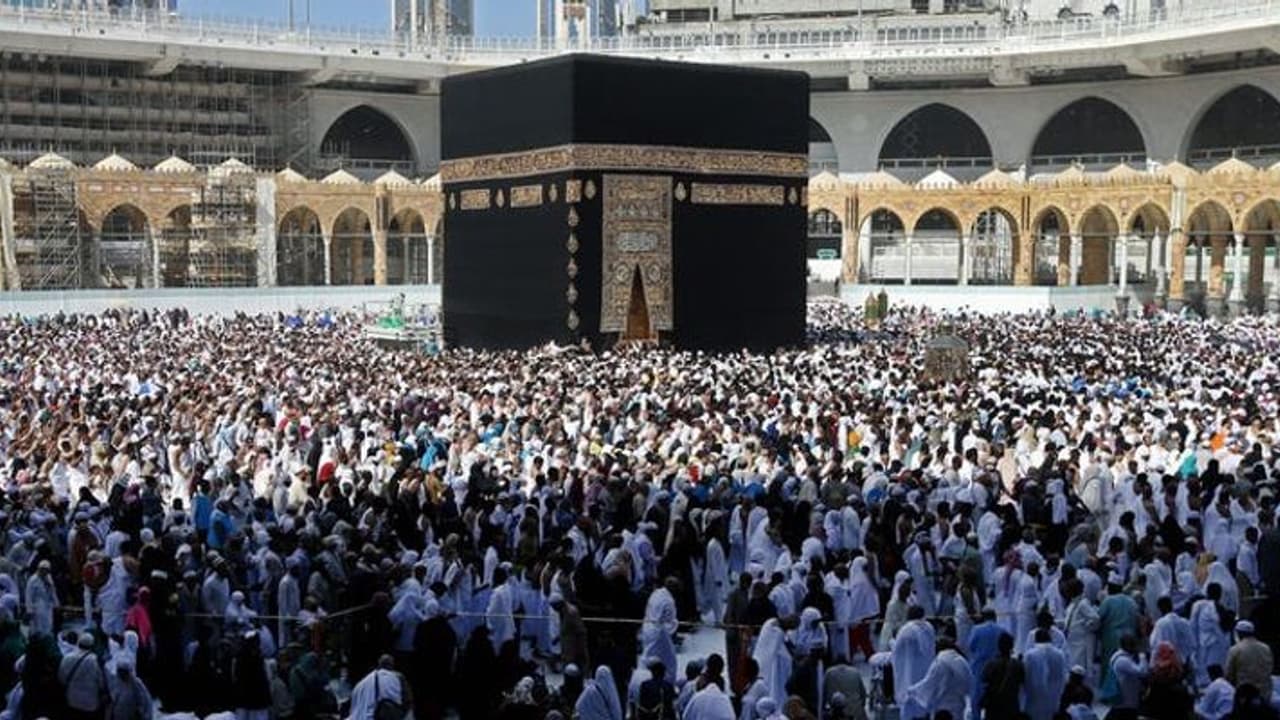 షాకింగ్.. కరోనా వేళ మసీదుల్లో ప్రార్థనలకు అనుమతి షాకింగ్.. కరోనా వేళ మసీదుల్లో ప్రార్థనలకు అనుమతి