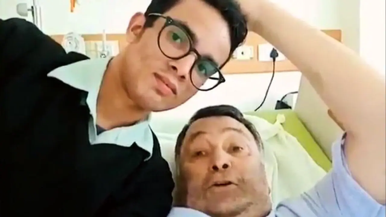 হাসপাতালে শুয়েও ফেরাননি তরুণকে, ভাইরাল ভিডিওতেই স্পষ্ট ঋষির অকৃত্রিম ভালোবাসার ক্ষমতা হাসপাতালে শুয়েও ফেরাননি তরুণকে, ভাইরাল ভিডিওতেই স্পষ্ট ঋষির অকৃত্রিম ভালোবাসার ক্ষমতা